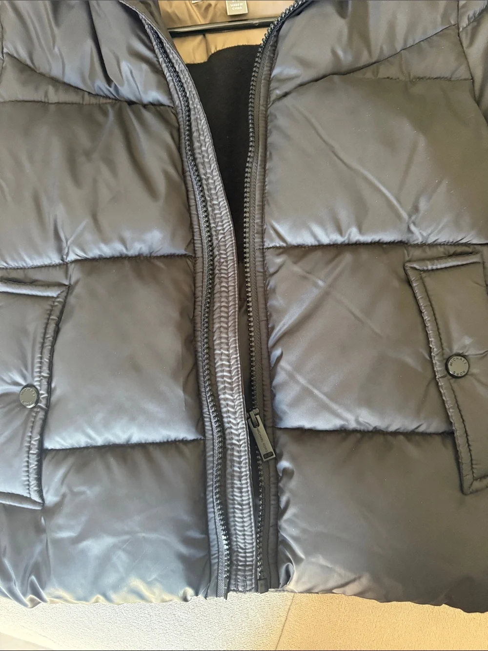 Michael Kors Kids Hooded Puffer Jacket in Black with Tan Lining. Size 5/6
